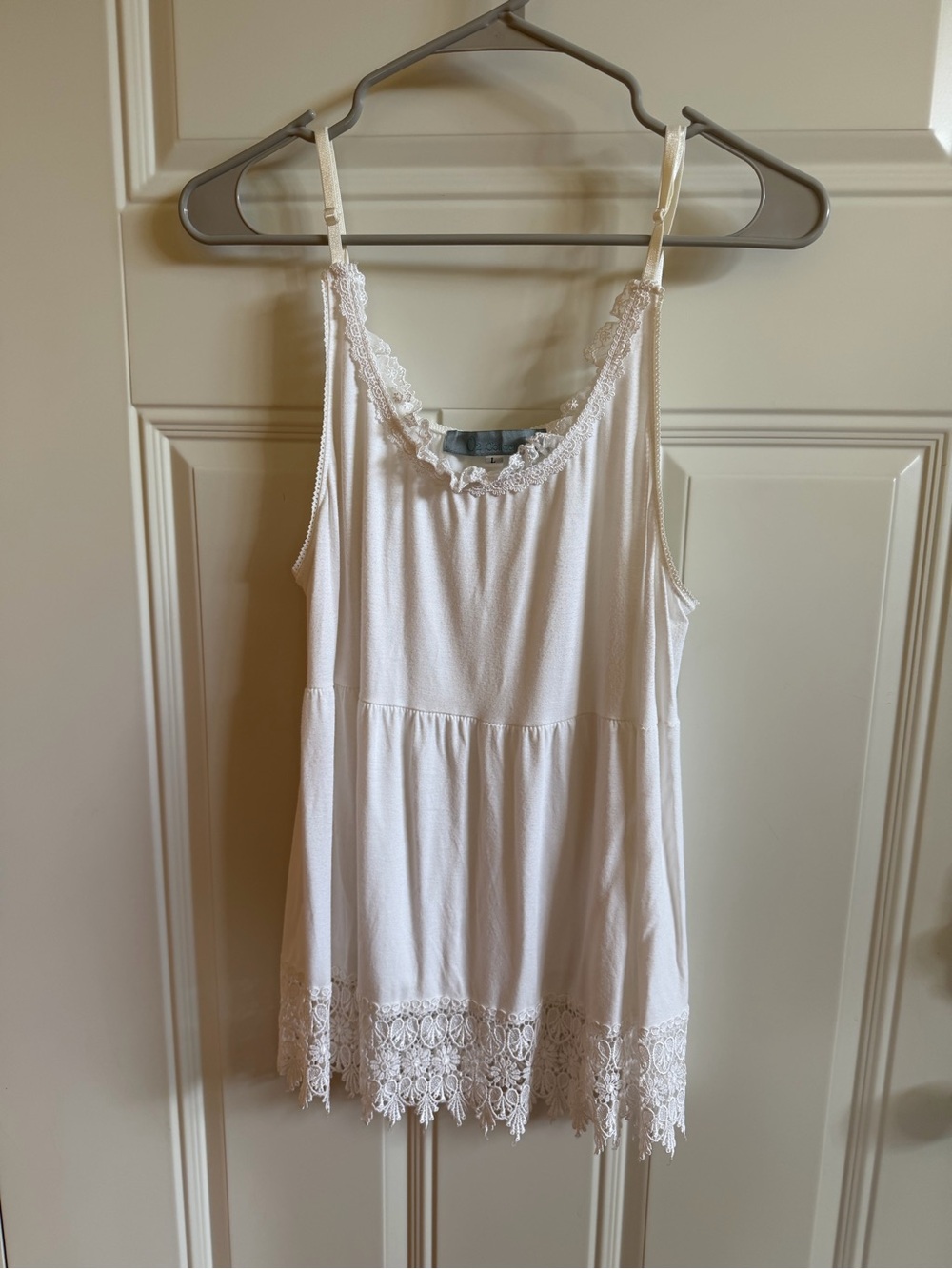 O2 Collection Women’s White Lace-Trim Tank Top, Size L